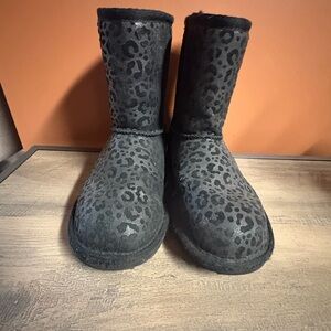 UGG Girls Black Leopard-Print Cozy Boots